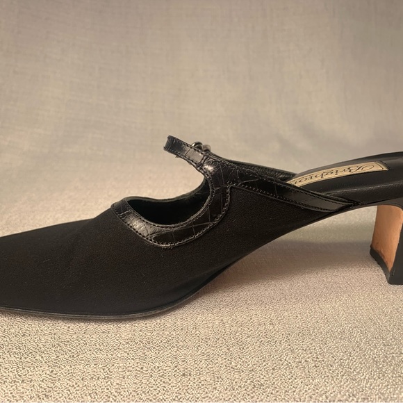 Vintage Brighton black Italian leather & silk heels w/ silver heart buckle - Picture 8 of 12
